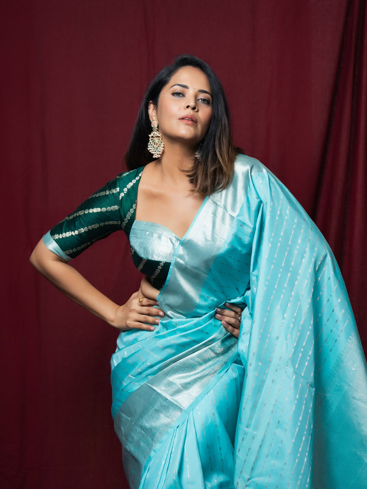 Anasuya | చీరలో రంగమ్మత్త అందాలు అదరహో - Image 9