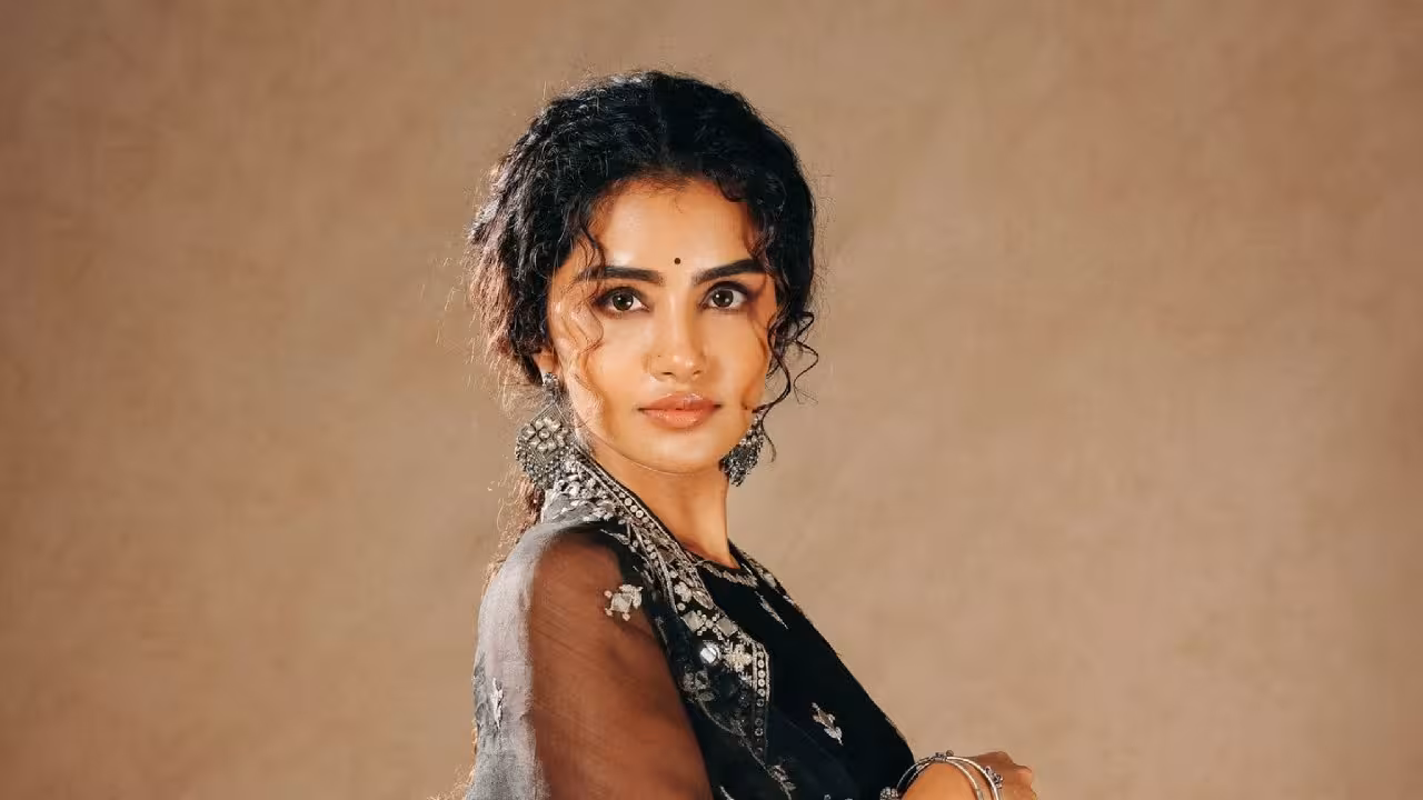 Anupama Parameswaran | మలయాళ బ్యూటీ నయా టాలెంట్ – మెగాఫోన్ పట్టబోతున్న అనుపమ