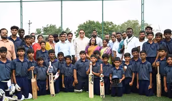 Minister Azharuddin | దేశం గ‌ర్వ‌ప‌డేలా ఎద‌గండి.. ఆరుట్ల విద్యార్థుల‌కు అజారుద్దీన్ సూచ‌న‌