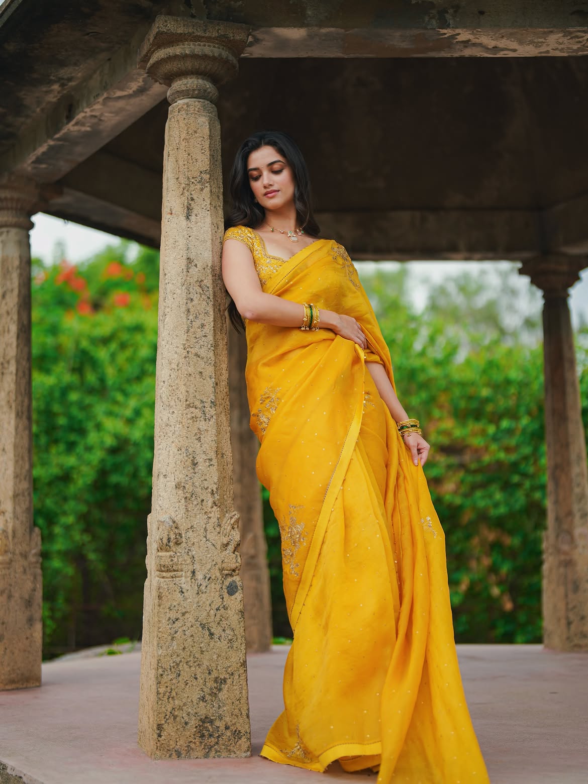 Bhagyashri Borse | లెనిన్ ప్రమోషన్స్లో చీరకట్టులో మెరిసిన భాగ్యశ్రీ బోర్సే - Image 1
