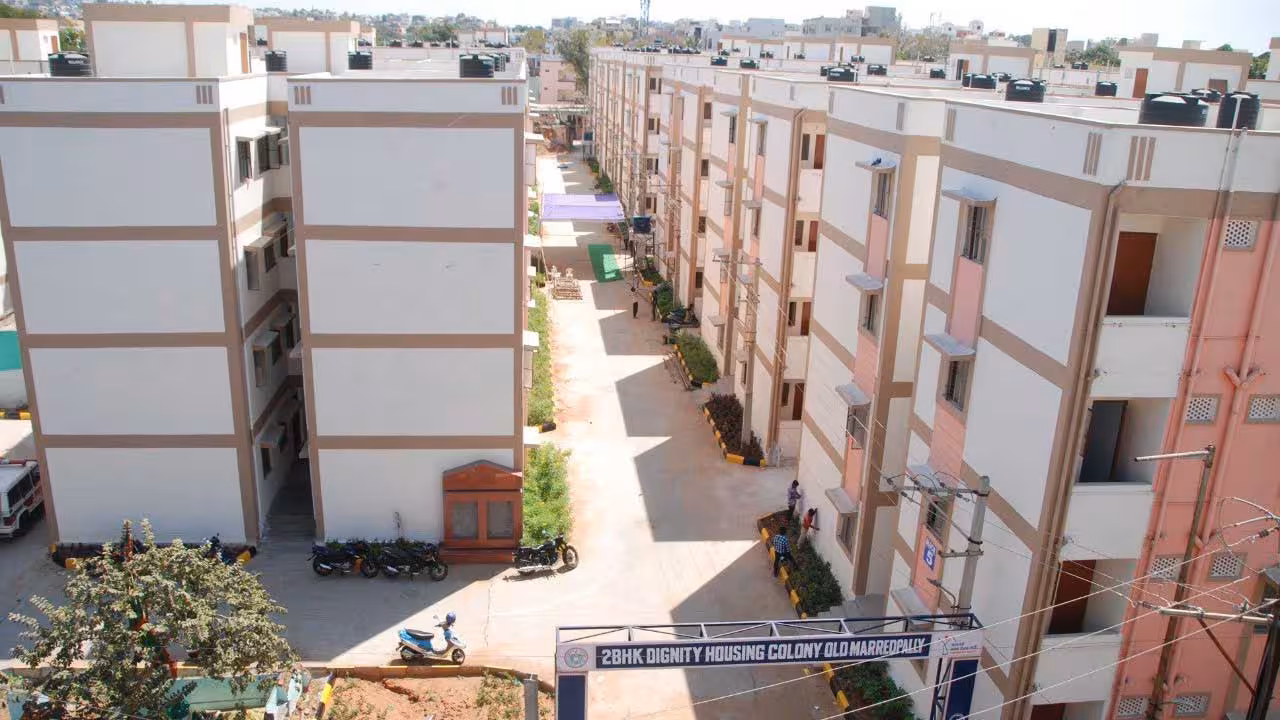 2 BHK | డబుల్ బెడ్రూం కాలనీల్లో వాణిజ్య దుకాణాల అమ్మకానికి వేలం.. వివరాలివే..!