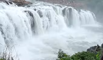 Bogatha Waterfall | పాలసంద్రంలా ఉప్పొంగుతున్న బొగత జలపాతం.. పర్యాటకులకు కనువిందు