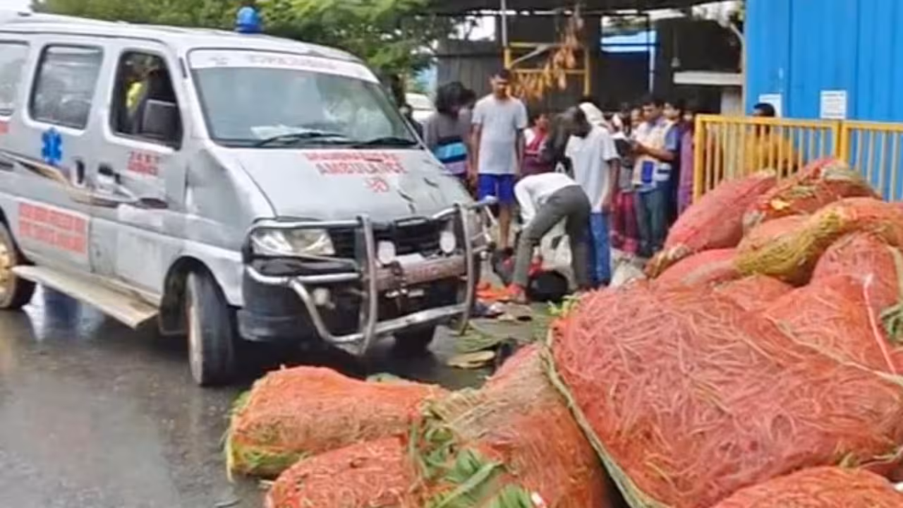 Road Accident | బస్టాప్లో నిల్చున్న వారిపైకి దూసుకెళ్లిన బొలెరో.. ఇద్దరు మహిళలు దుర్మరణం