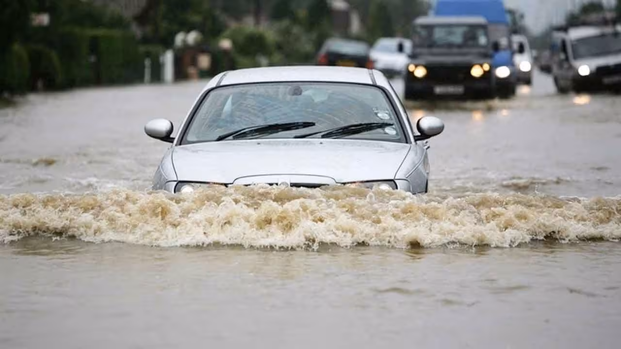 Car Insurance | వరదలో కారు మునిగిందా? ఈ తప్పు చేస్తే ఇన్సూరెన్స్ క్లెయిమ్ను తిరస్కరిస్తారు, జాగ్రత్త..
