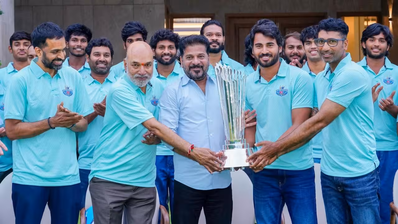 TG20 League Winners | క్రీడాకారులకు సీఎం రేవంత్ బంపర్ ఆఫర్.. క్యాష్ రివార్డ్స్, గవర్నమెంట్ జాబ్స్ పక్కా