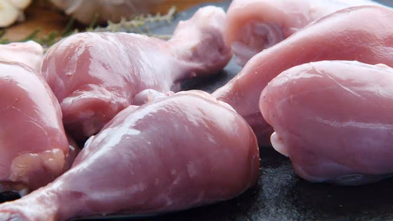 Chicken Prices | ఇక కోడి కూర ఖరీదే.. కిలో చికెన్ రూ. 300 పైనే..!