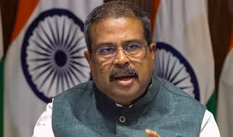 Dharmendra Pradhan | కాక్రోచ్‌ల‌కు తలొగ్గిన కేంద్రం.. ధ‌ర్మేంద్ర ప్ర‌ధాన్ రాజీనామా