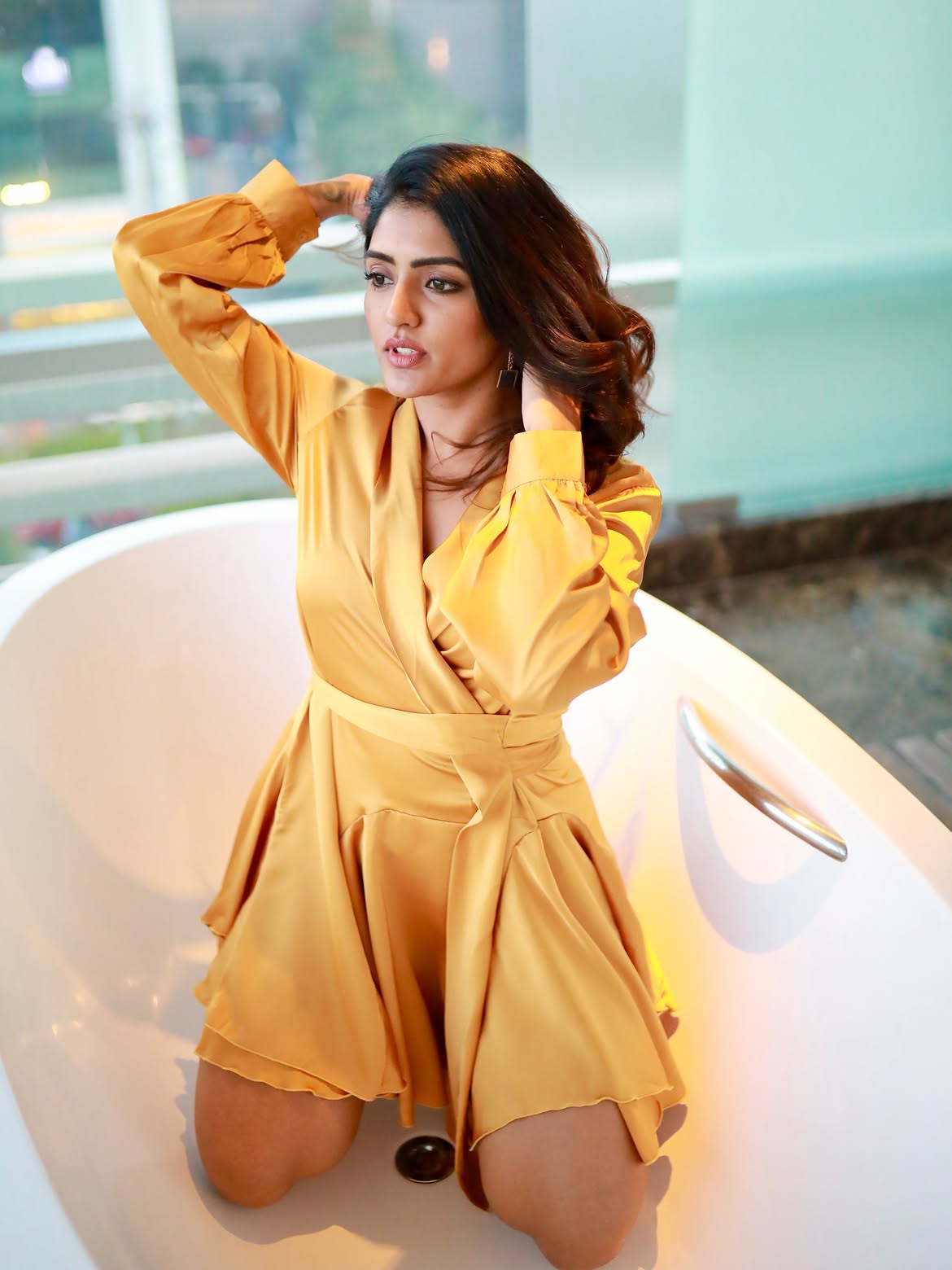 Eesha Rebba | బాత్ టబ్లో ఈషారెబ్బా – ఒంపుసొంపులతో మతిపోగొడుతోందిగా! - Image 1