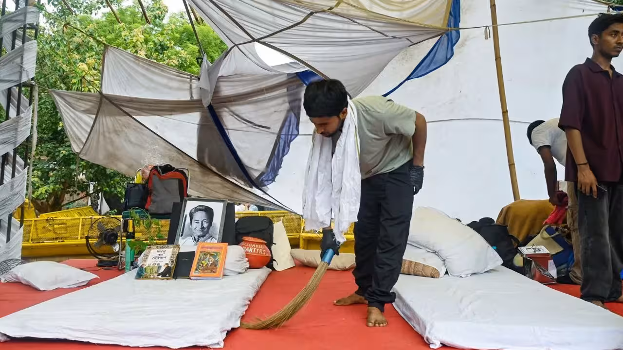 Anonymous Swiggy and Zomato Orders Flood Jantar Mantar Protests
