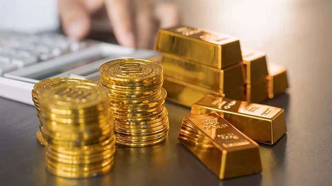 Gold And Silver Prices Today | స్వల్పంగా తగ్గిన బంగారం ధరలు.. బులియన్ మార్కెట్లలో తీవ్ర అనిశ్చితి..