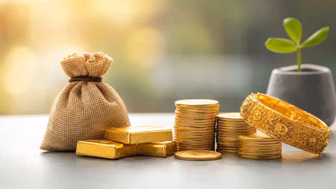 Gold And Silver Prices Today | స్వల్పంగా తగ్గిన బంగారం ధరలు.. పెట్టుబడిదారులు జాగ్రత్త అంటున్న నిపుణులు..
