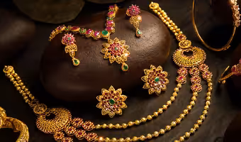 Gold Jewellery Theft | బంజారాహిల్స్లో భారీ చోరీ.. కిలోకుపైగా బంగారు నగలు మాయం