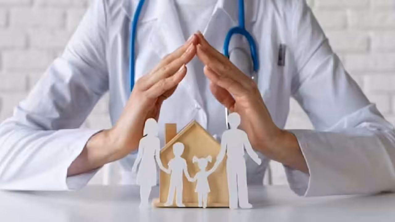 Health Insurance | హెల్త్ ఇన్సూరెన్స్ను ఒక కంపెనీ నుంచి ఇంకో కంపెనీకి మార్చుకోవచ్చా.. రూల్స్ ఎలా ఉన్నాయి..
