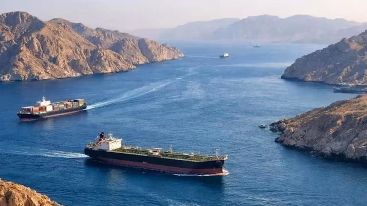 Oman Ship Attack | ఒమన్ తీరంలో వాణిజ్య నౌకపై దాడిని ఖండించిన భారత్.. 10 మంది భారతీయులు సేఫ్, ఒకరు గల్లంతు