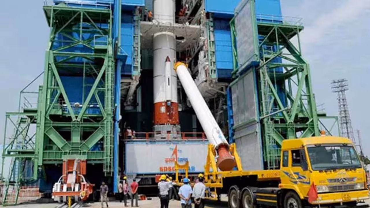 100+ ISRO Scientists Resign Centre Tightens Exit Rules Amid Exodus