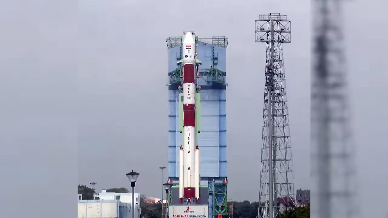100+ ISRO Scientists Resign Centre Tightens Exit Rules Amid Exodus