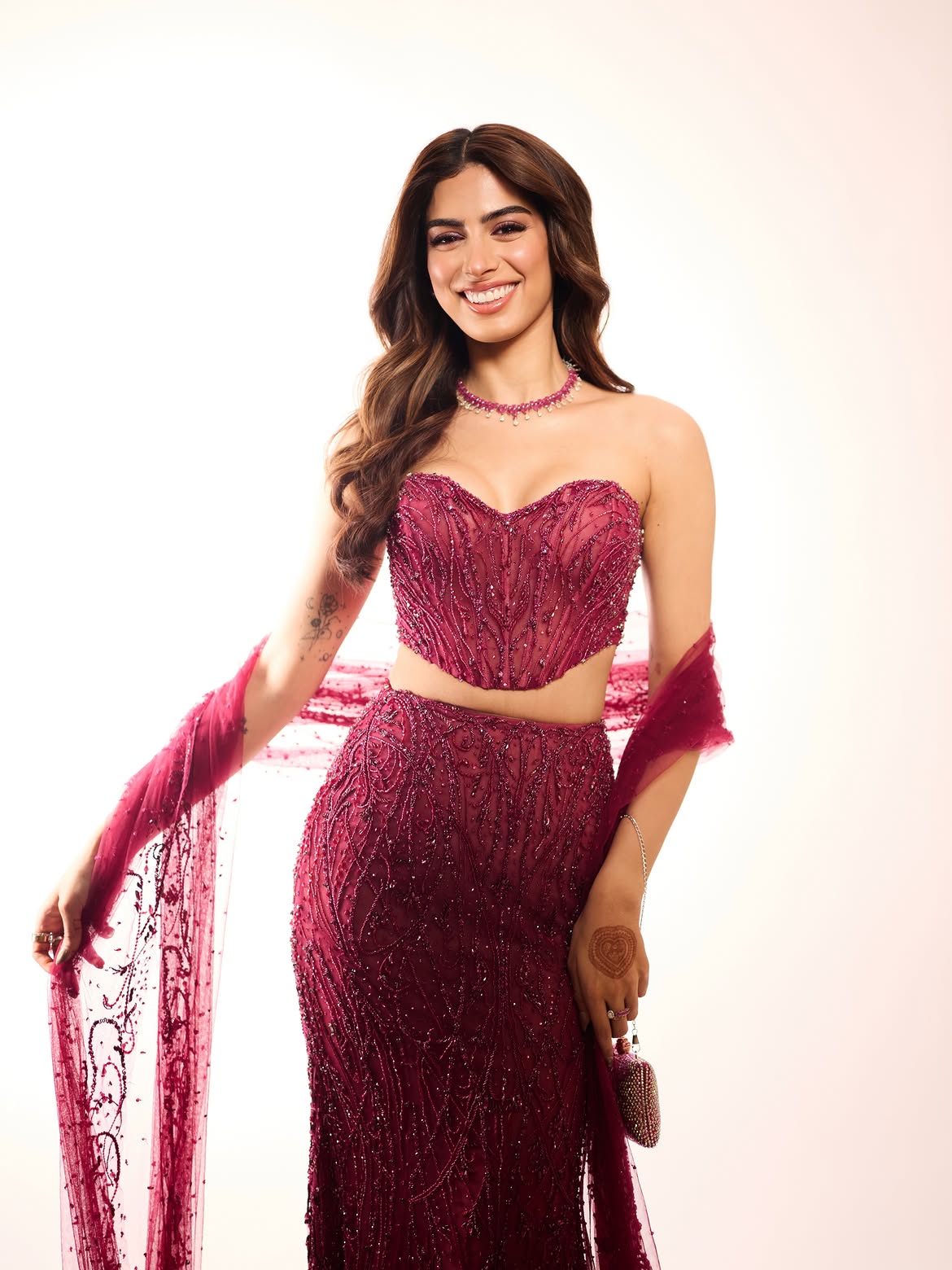Khushi Kapoor | రెడ్ డ్రెస్లో జాన్వీ చెల్లెలి సోయగాలు – నెక్స్ట్ టార్గెట్ టాలీవుడ్ - Image 3