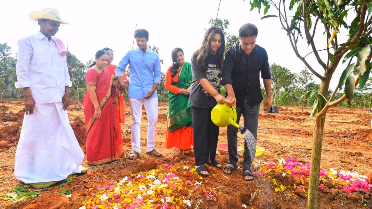 KTR Birthday | మొక్కలు నాటిన కేటీఆర్.. ఆశీర్వదించిన కేసీఆర్