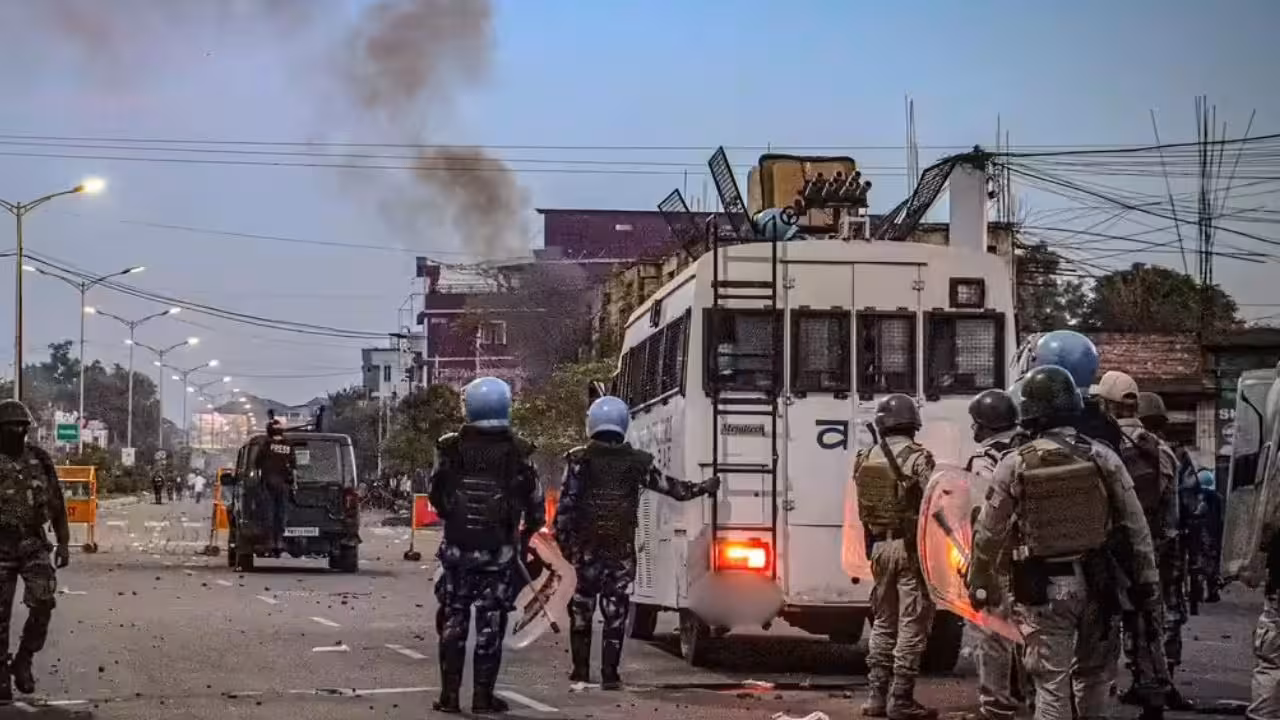 Manipur Violence | మణిపూర్లో మళ్లీ భగ్గుమన్న హింస: 29 ఇండ్ల దహనం.. మోదీ సర్కార్పై రాహుల్ ఫైర్!