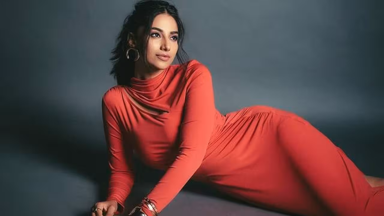 Meenakshi Chaudhary | శాండల్వుడ్లోకి మీనాక్షి – కేజీఎఫ్ హీరోతో రొమాన్స్