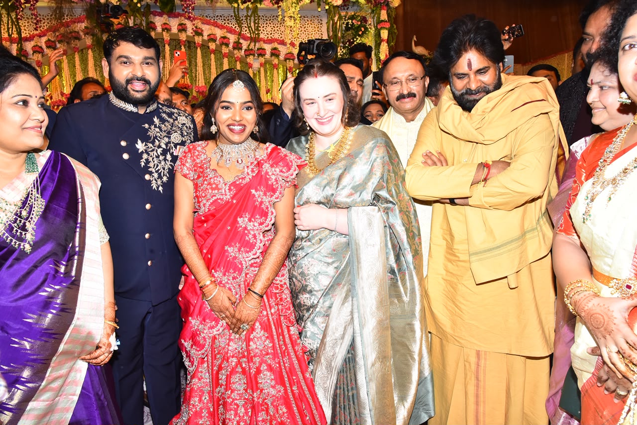 Tollywood | గ్రాండ్గా డైరెక్టర్ మెహర్ రమేష్ కూతురి పెళ్లి – హాజరైన పవన్ కళ్యాణ్, చిరంజీవి - Image 4