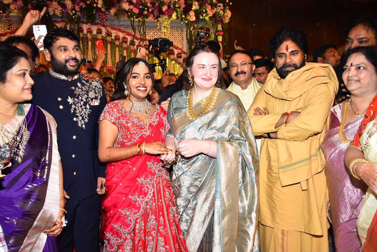 Tollywood | గ్రాండ్గా డైరెక్టర్ మెహర్ రమేష్ కూతురి పెళ్లి – హాజరైన పవన్ కళ్యాణ్, చిరంజీవి - Image 3