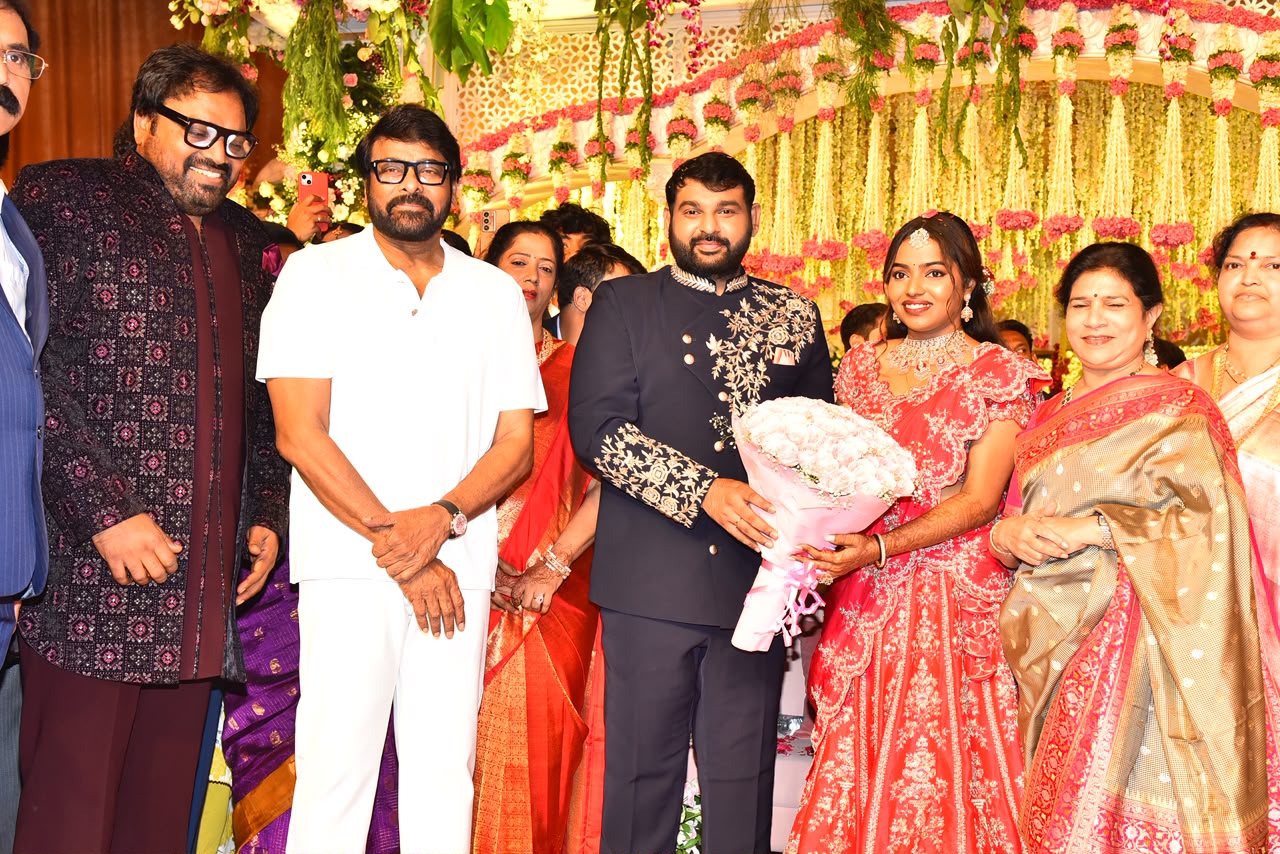 Tollywood | గ్రాండ్గా డైరెక్టర్ మెహర్ రమేష్ కూతురి పెళ్లి – హాజరైన పవన్ కళ్యాణ్, చిరంజీవి - Image 2