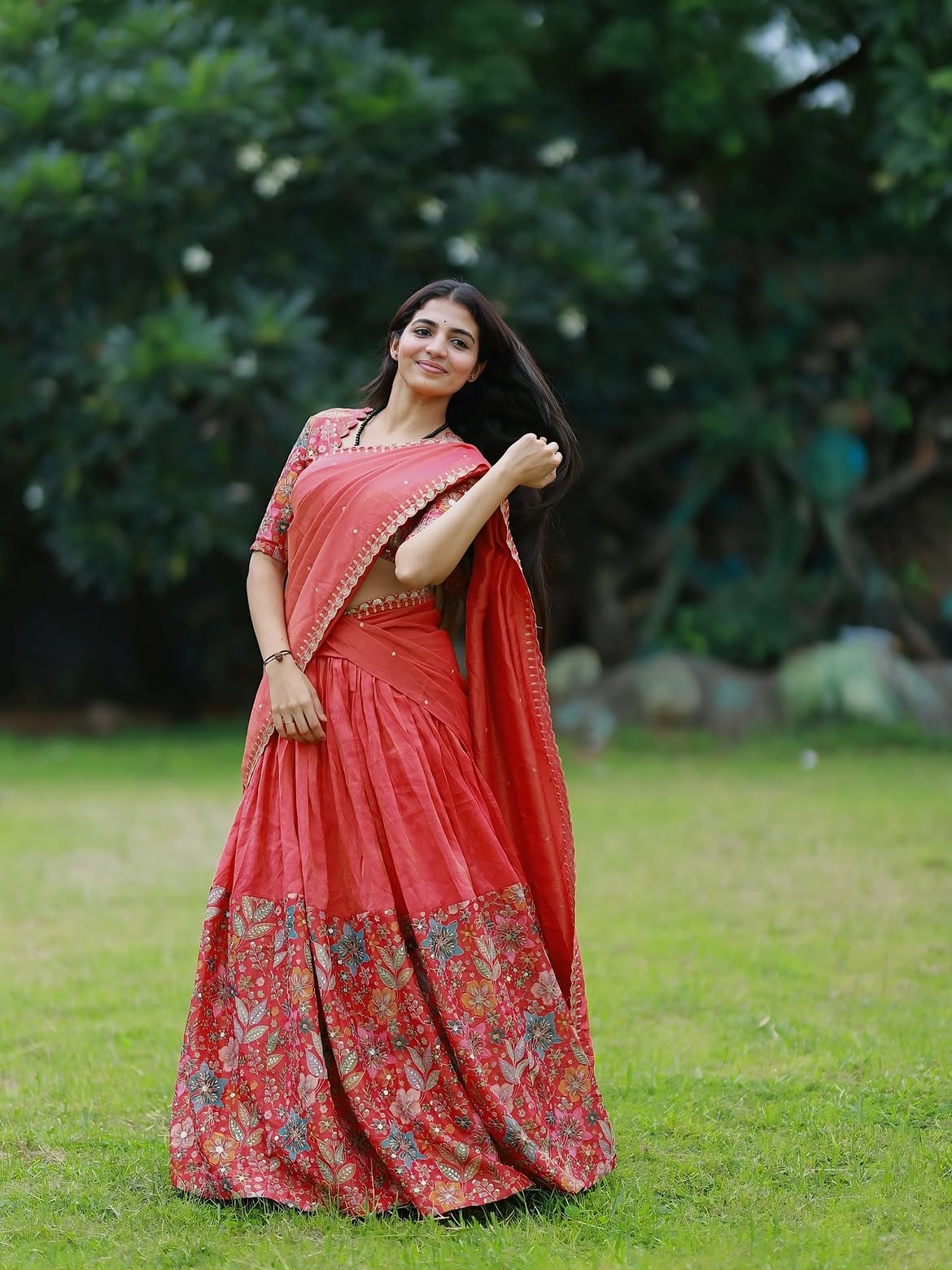 ఇడుపుకాయితం సినిమాను డైరెక్టర్ సుకుమార్తో కలిసి బన్నీవాస్ ప్రొడ్యూస్ చేస్తున్నారు. వంశీ రెడ్డి దర్శకత్వం వహిస్తున్నారు.