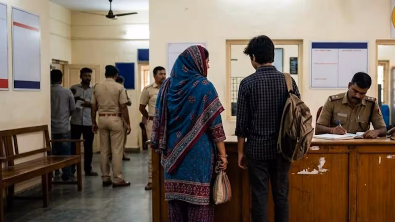 Pakistani Woman Arrested Karnataka | కర్ణాటకలో పాక్ మహిళ అరెస్ట్.. దేశం పేరు దాచిపెట్టి ఓటర్, రేషన్ కార్డులు