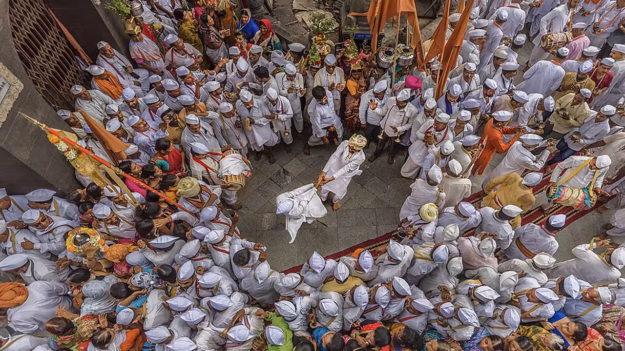 Ashadhi Ekadashi 2026 Pandharpur Wari Live and Travel Guide