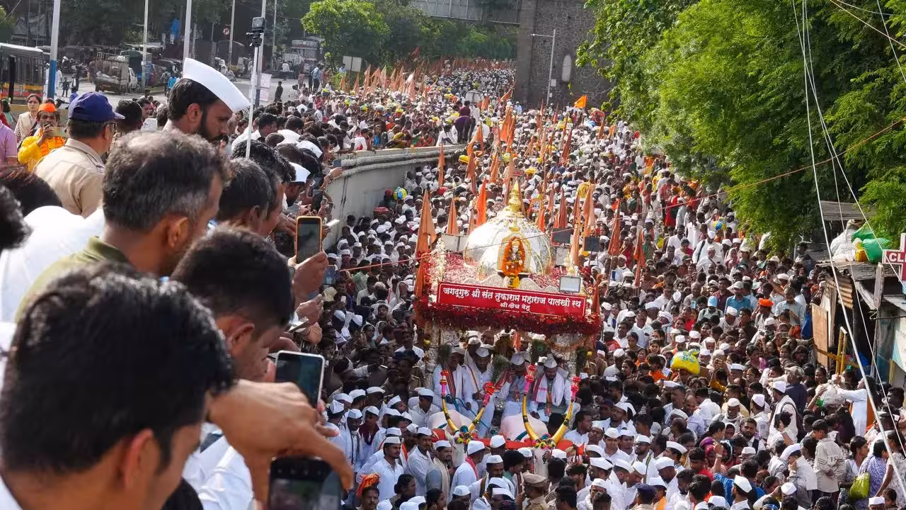Ashadhi Ekadashi 2026 Pandharpur Wari Live and Travel Guide