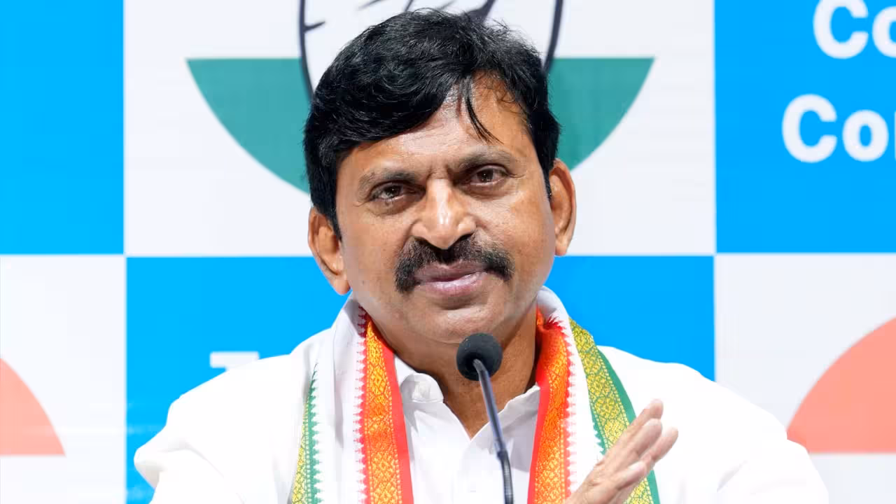Indiramma Indlu Hyderabad | నగరంలో పేదలకు ‘ఇందిరమ్మ’ ఇళ్లు: రూ.6 లక్షలకే రూ.60 లక్షల ఫ్లాట్.. అప్లై చేసుకోండిలా!