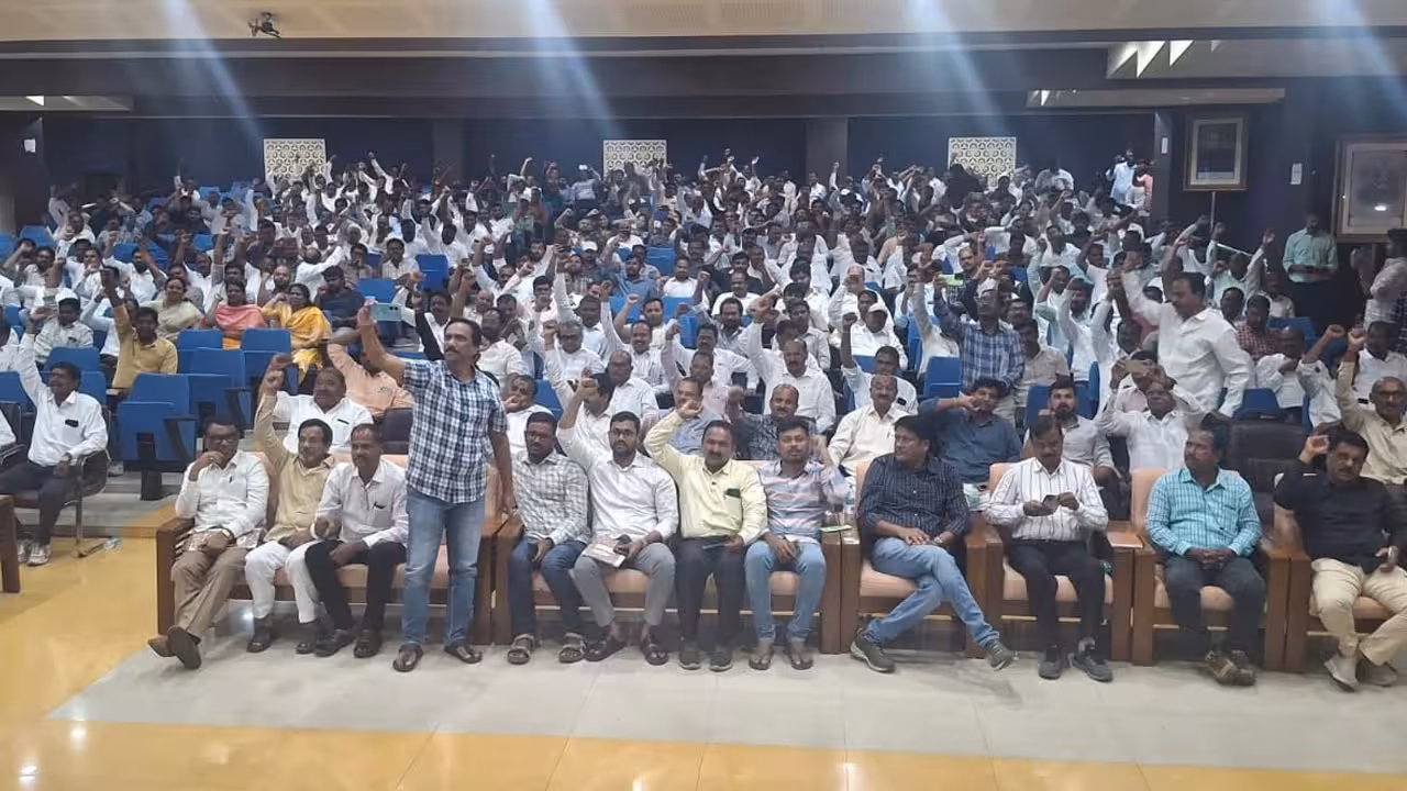 Telangana Power Employees Protest | విద్యుత్ ఉద్యోగుల మహా ధర్నాకి రంగం సిద్ధం: పీఆర్సీ, 5000 ఉద్యోగాల భర్తీపై జేఏసీ సంచలన ప్రకటన!