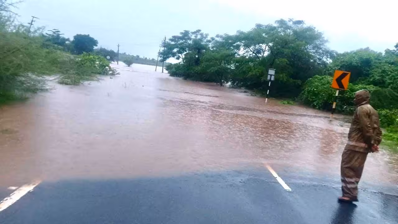 Heavy Rains | 13 జిల్లాల్లో ఫ్లాష్ ఫ్లడ్స్.. ఉత్తర తెలంగాణకు అతి భారీ వర్ష సూచన