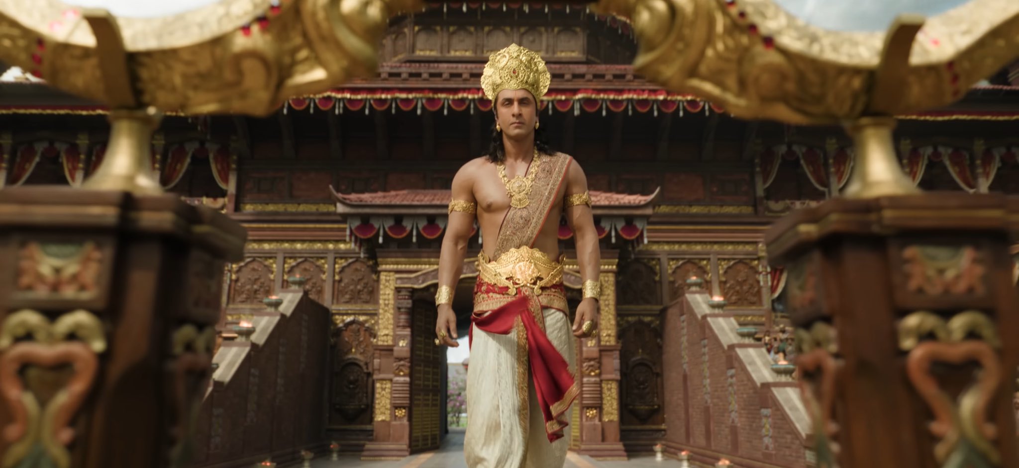 హనుమంతుడిగా బాలీవుడ్ సీనియర్ హీరో సన్నీడియోల్ నటించినట్లు ప్రచారం జరిగింది. కానీ అతడిని ఈ ట్రైలర్లో చూపించలేదు.