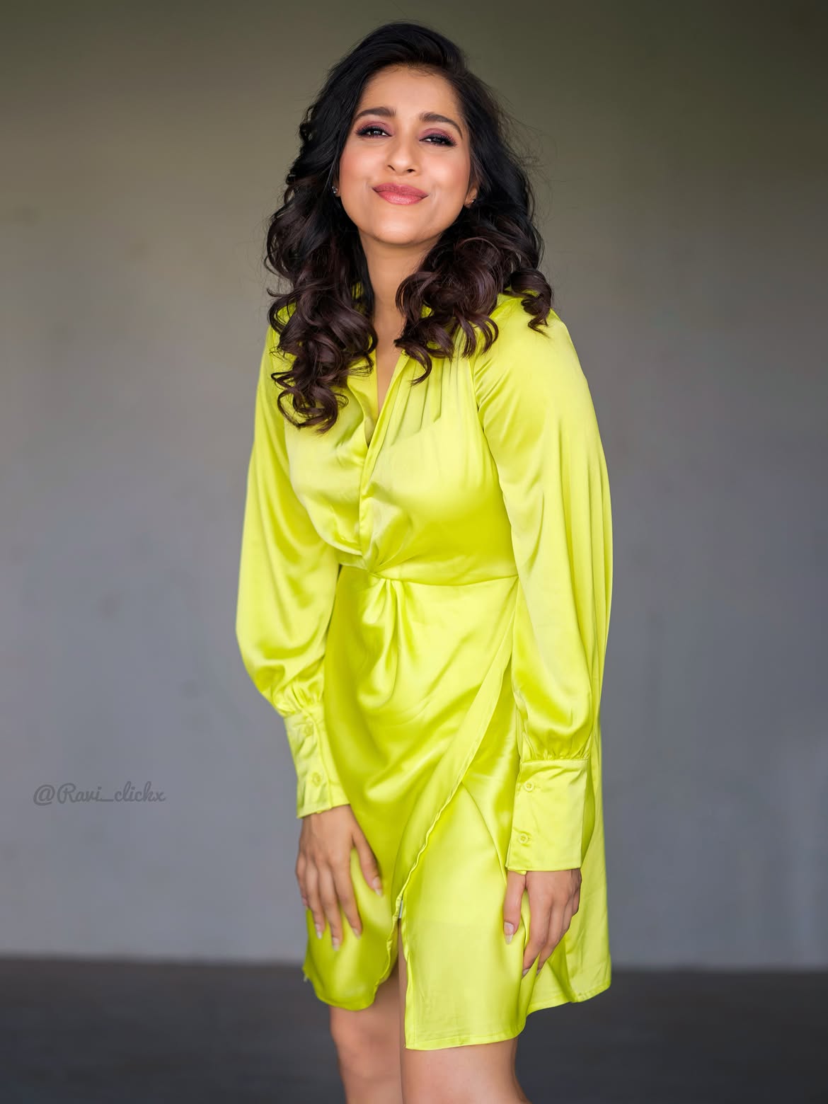 ప్రస్తుతం రష్మి చేతిలో కేవలం జబర్ధస్థ్ మాత్రమే ఉంది.
