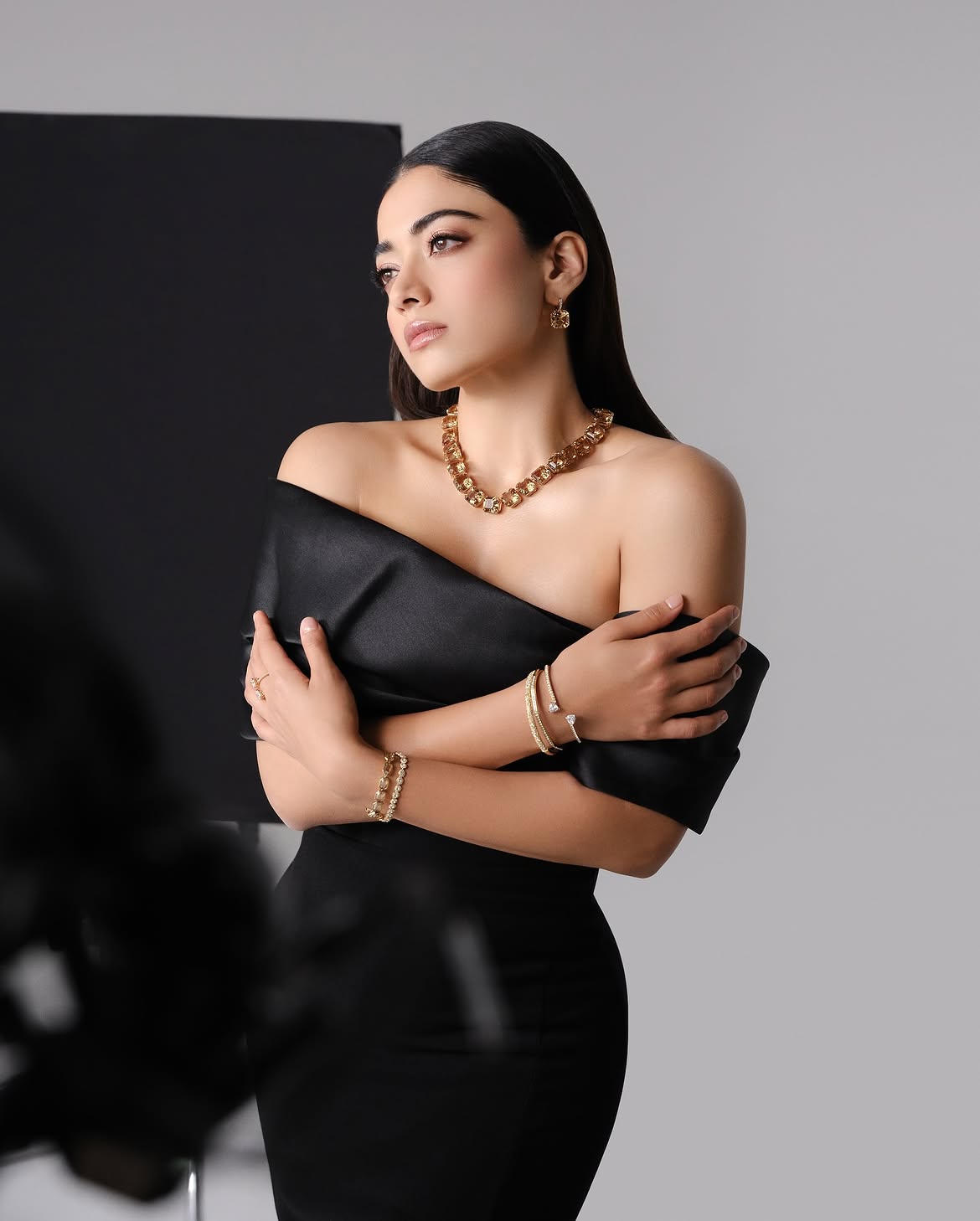 రణబాలిలో ఆంగ్లేయులను ఎదురించి పోరాడిన రణబాలి అనే యోధుడిగా విజయ్ దేవరకొండ కనిపించబోతుండగా...అతడి భార్య జయమ్మగా రష్మిక నటిస్తోంది