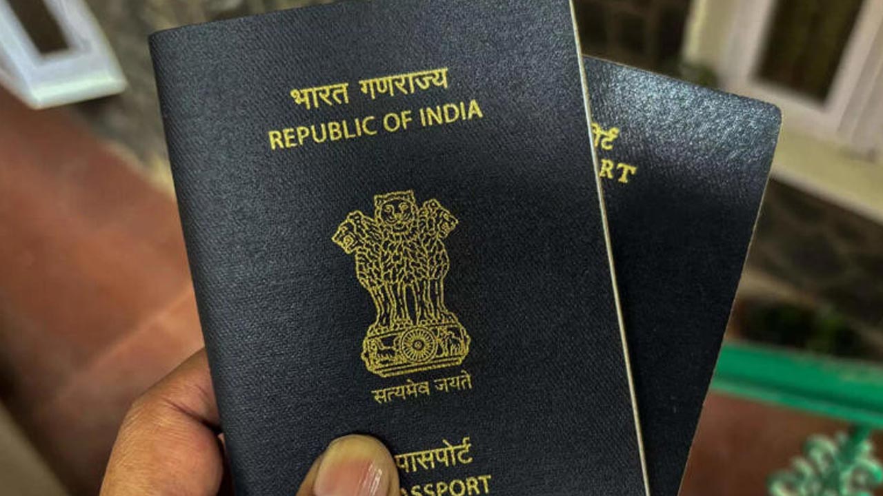 Global Passport Index 2026 | గ్లోబల్ పాస్పోర్ట్ ఇండెక్స్లో 125వ స్థానానికి పడిపోయిన భారత్.. ఏయే దేశాలకు వీసా-ఫ్రీగా వెళ్లొచ్చంటే?