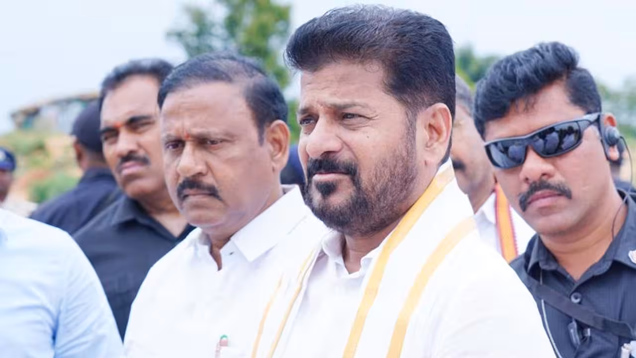 Hakimpet Education Hub | హకీంపేట ఎడ్యుకేషన్ హబ్పై సీఎం రేవంత్ సీరియస్: అధికారులకు వార్నింగ్, ప్రతీ నెలా సైట్లోనే బస!