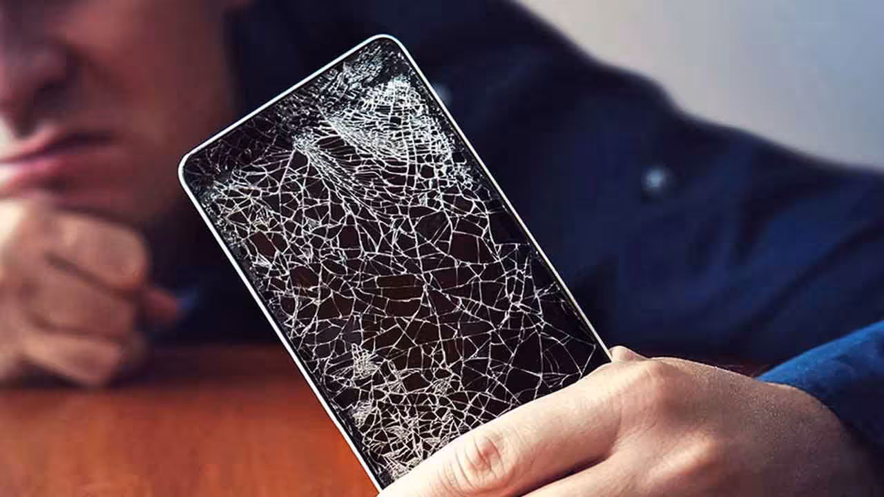 Smart Phones | స్మార్ట్ ఫోన్లలో దృఢమైన బిల్డ్ క్వాలిటీని కోరుకుంటున్న వినియోగదారులు.. సర్వేలో ఆసక్తికరమైన విషయాలు వెల్లడి..