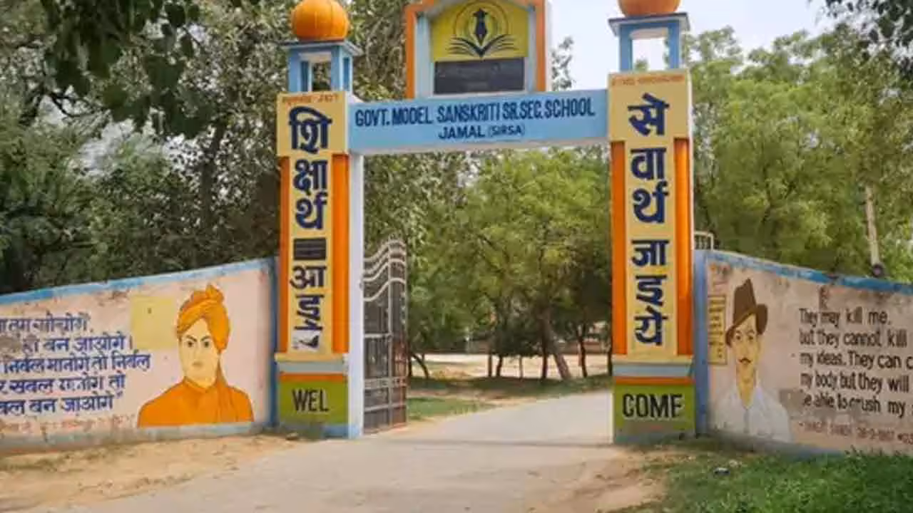 Haryana | స్కూల్లో మొబైల్ ఫోన్ నిషేధం.. టీచర్పై స్క్రూడ్రైవర్తో దాడి