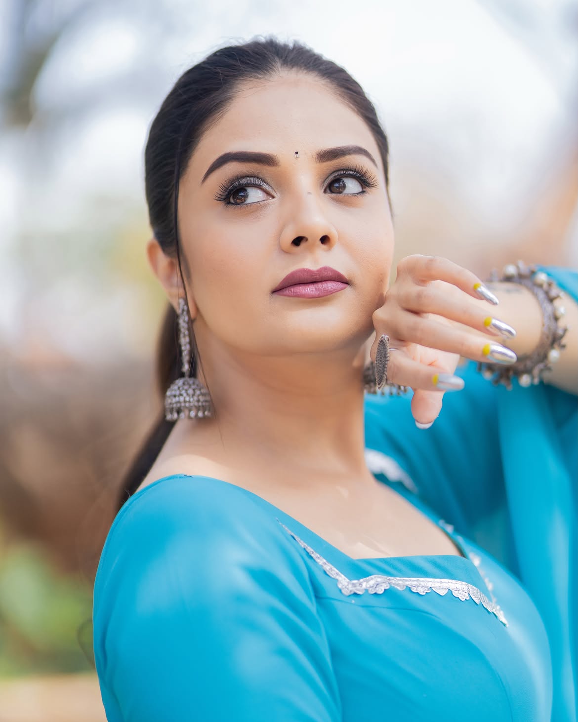 Sreemukhi | శ్రీముఖి క్యూట్ ఫొటోలపై ఓ లుక్కేయండి! - Image 2