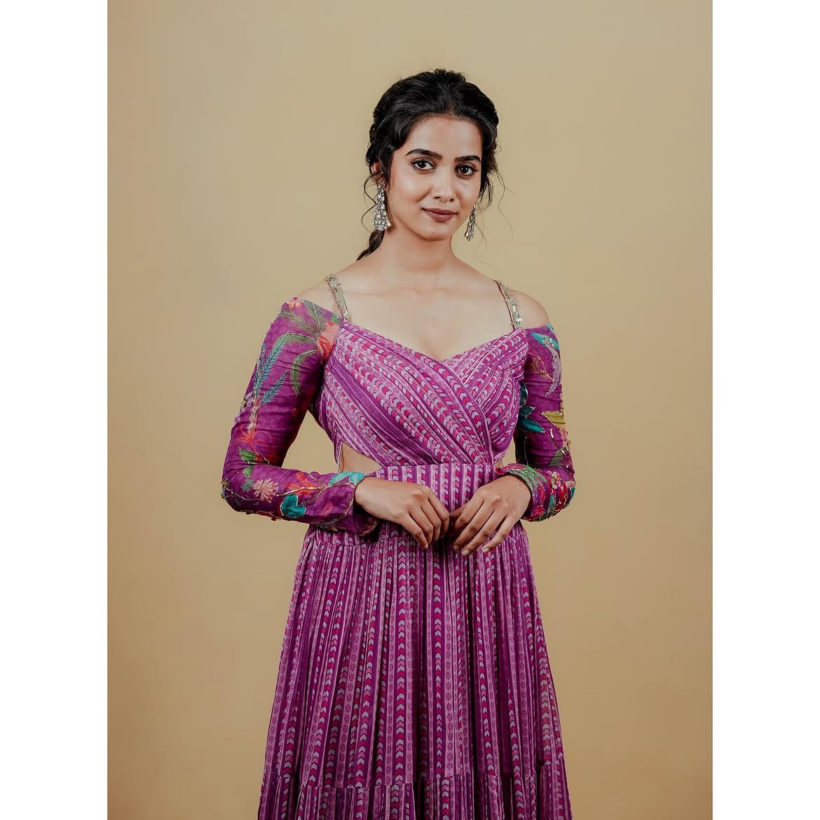 కిరణ్ అబ్బవరం, శ్రీ గౌరిప్రియ జంటగా నటించిన చెన్నై లవ్స్టోరీ జూలై 24న రిలీజ్ కాబోతుంది. రవి నంబూరి దర్శకత్వం వహిస్తున్న ఈ సినిమాకు మణిశర్మ మ్యూజిక్ అందిస్తున్నారు.