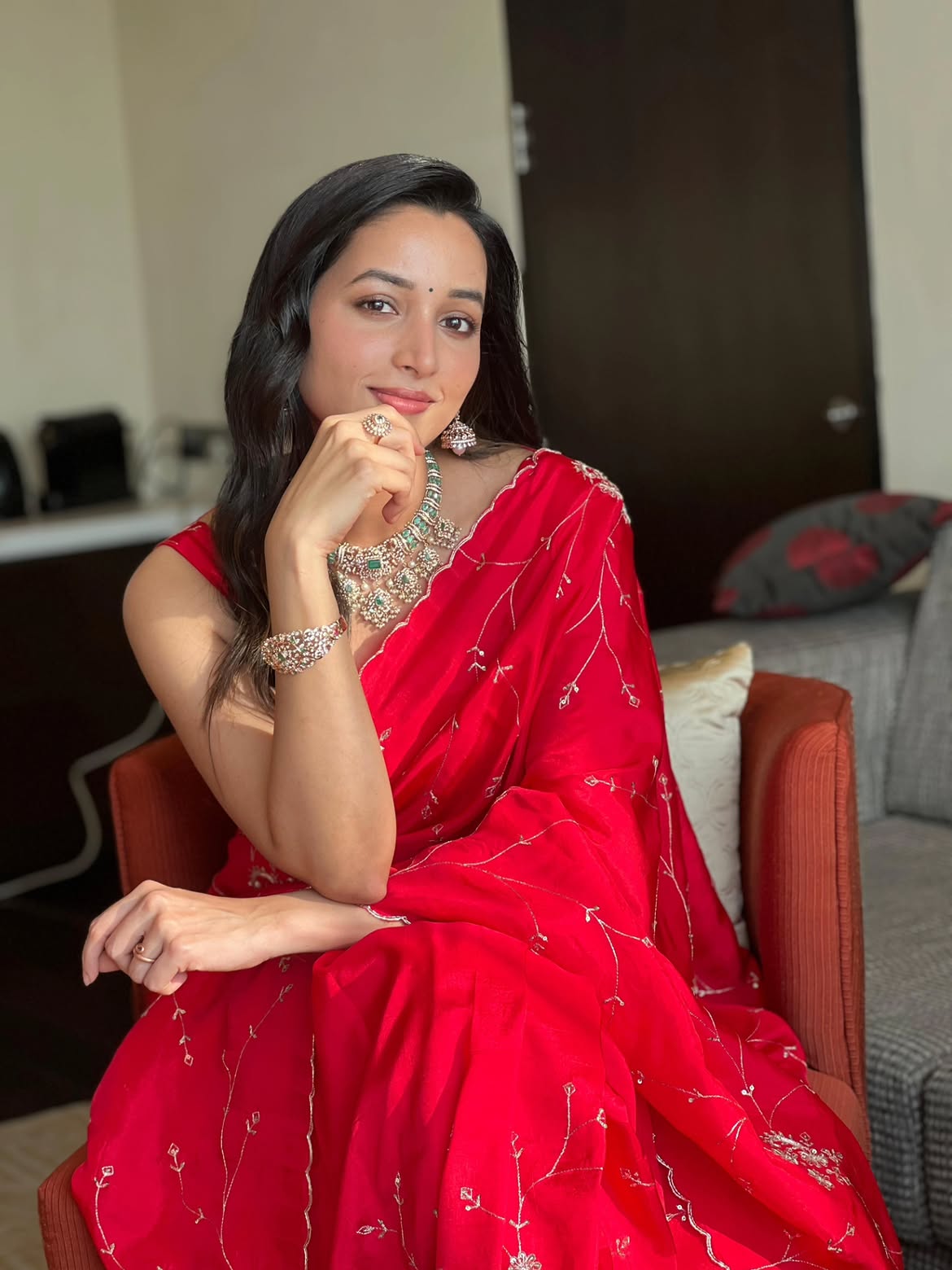 రామాయణలో కన్నడ హీరో యశ్ రావణాసురుడిగా నటిస్తున్నారు. యశ్ కేజీఎఫ్తోనే శ్రీనిధి శెట్టి ఫేమస్ అయ్యింది.