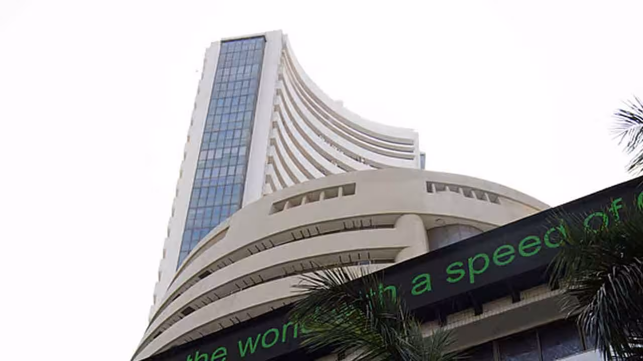 Stock Markets | భారీ లాభాల్లో స్టాక్ మార్కెట్లు.. పతనమైన చమురు ధరలు..