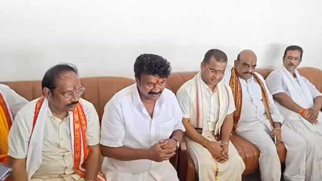 Talasani Srinivas Yadav | ప్రజలంతా సుఖసంతోషాలతో జీవించాలి.. విజయవాడ దుర్గమ్మను దర్శించుకున్న తలసాని శ్రీనివాస్ యాదవ్