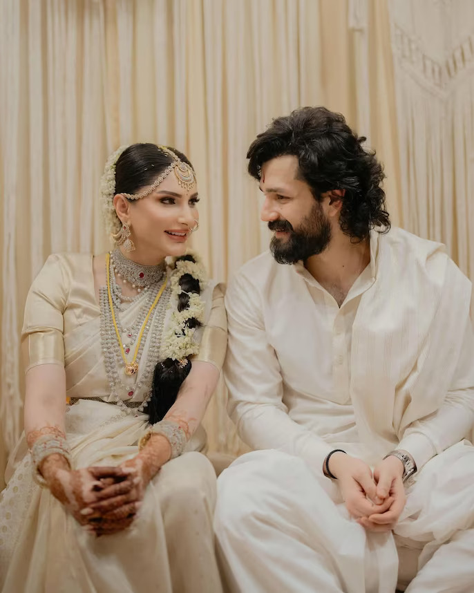 అఖిల్కు పెళ్లి కలిసివచ్చిందని నెటిజన్లు అంటున్నారు. జైనాబ్ రవ్జీతో వివాహం తర్వాత అఖిల్ లెనిన్ సినిమాలో నటించాడు. పెళ్లి తర్వాతే అఖిల్కు తొలి విజయం దక్కిందని కామెంట్లు పెడుతున్నారు.