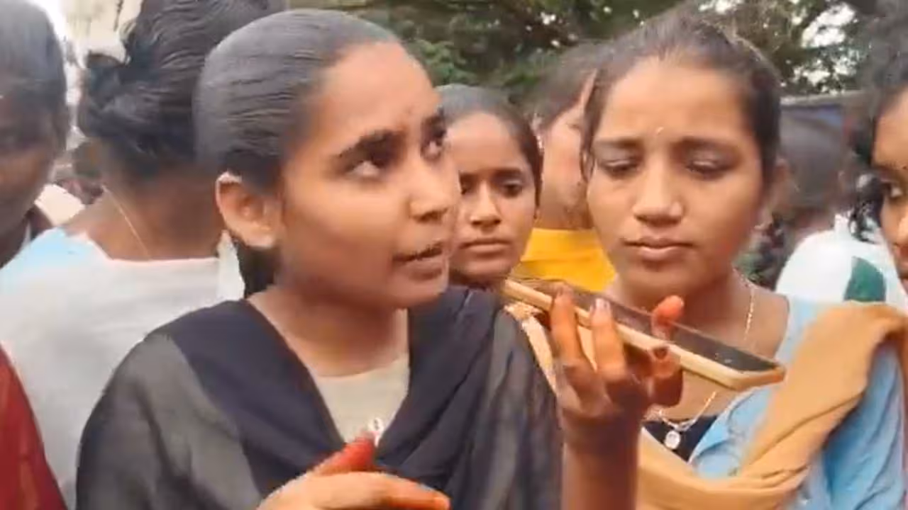 Telangana | మేడమ్.. 700 మంది అమ్మాయిలకు రెండే టాయిలెట్లు.. ఇదీ గిరిజన బాలికల ఆవేదన