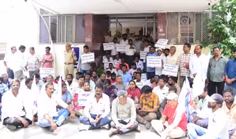 TWJF | అర్హులైన జర్నలిస్టులకు అక్రిడిటేషన్లు ఇవ్వాలి.. టీడబ్ల్యూజేఎఫ్ డిమాండ్