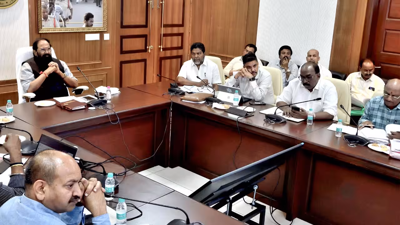 SLBC tunnel project | 2028 జూన్ నాటికి ఎస్ఎల్బీసీ టన్నెల్ పూర్తి.. 4 లక్షల ఎకరాలకు సాగునీరు: మంత్రి ఉత్తమ్